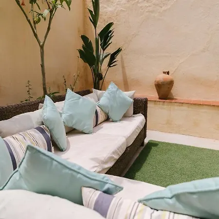 Ambb-private Patio-steps Away From Old Town Daire